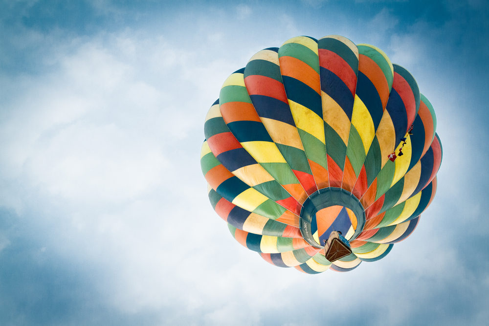 fly in a hot air ballon 